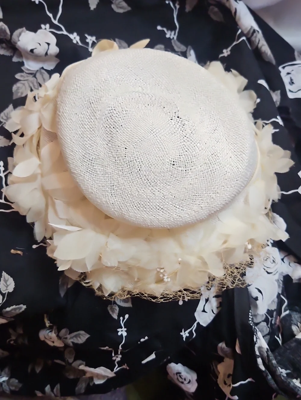 1950s Vintage Rare Judith Leiber Straw  Floral Pillbox Veil Hat Petal Trim